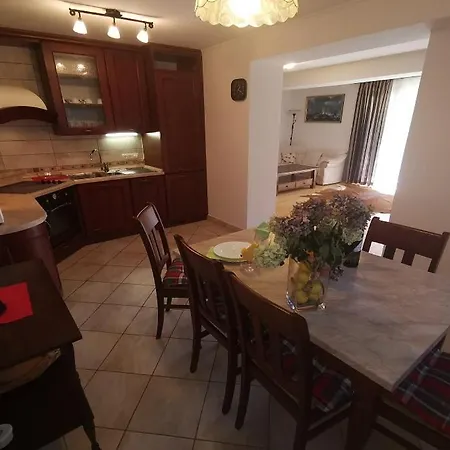 4 Biba 22 Pax Apartman *